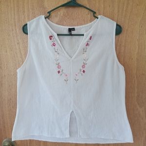 Danity flower embroidered top